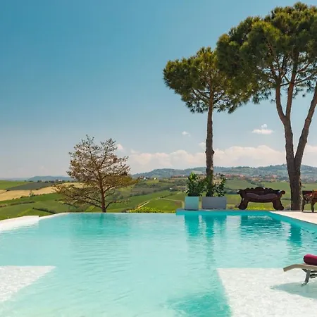 Villa California 6, Emma Saludecio