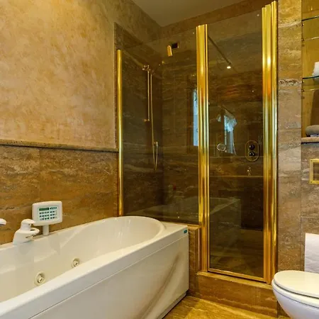 California 6, Emma Villa