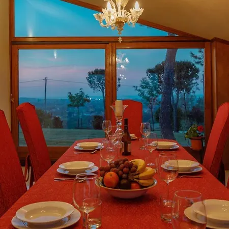 Vila California 6, Emma Saludecio