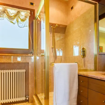 California 6, Emma * Saludecio