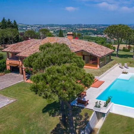 California 6, Emma Villa