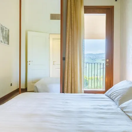 Vila California 6, Emma Saludecio