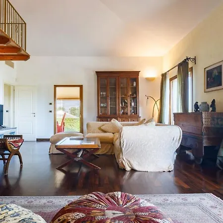 Vila California 6, Emma *