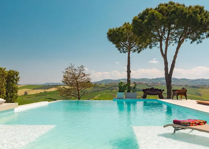 Villa California 6, Emma Saludecio