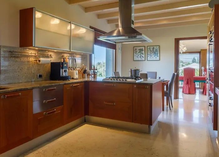 California 6, Emma Villa