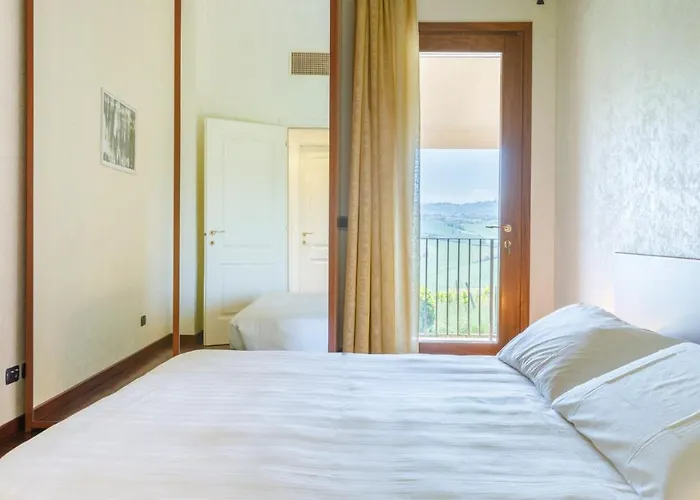 Willa California 6, Emma Saludecio